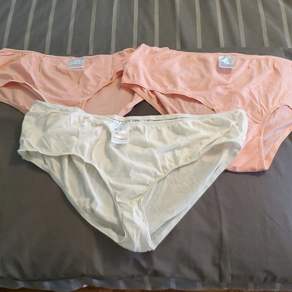 NWOT 3 size 16/18 women's panties
